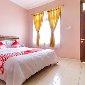 Oyo 2456 Purnama House Kuta ** Kuta Lombok